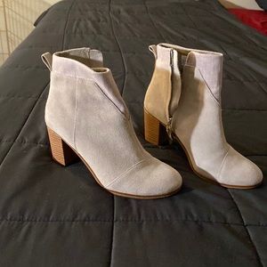 Ankle boots size 9.5 in women.